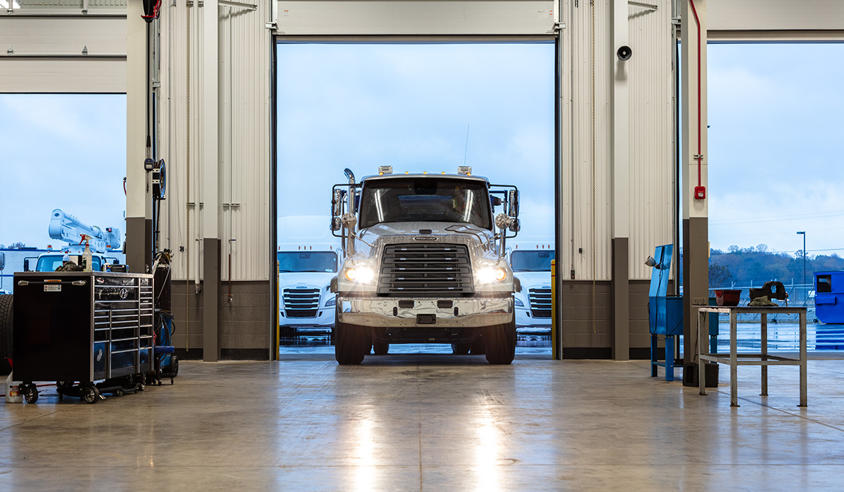 Photo of Western Star truck entering service bay